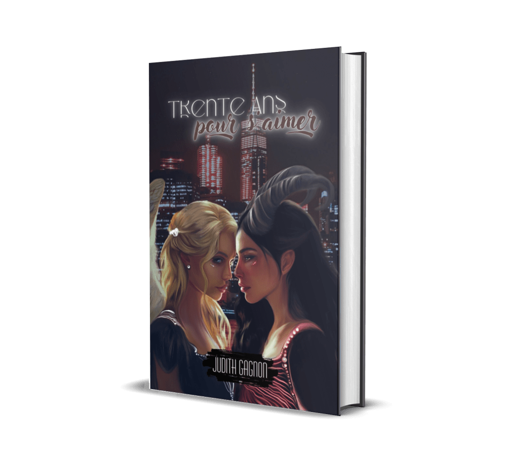 Couverture du romance "Trente ans pour s'aimer" de Judith Gagnon. Deux femmes à l'avant scène avec une photo d'une ville à l'arrière-plan. La femme de gauche a des ailes d'ange, les cheveux blond. Elle est face à l'autre femme, cheveux noirs avec de longues cornes lui sortant du front.